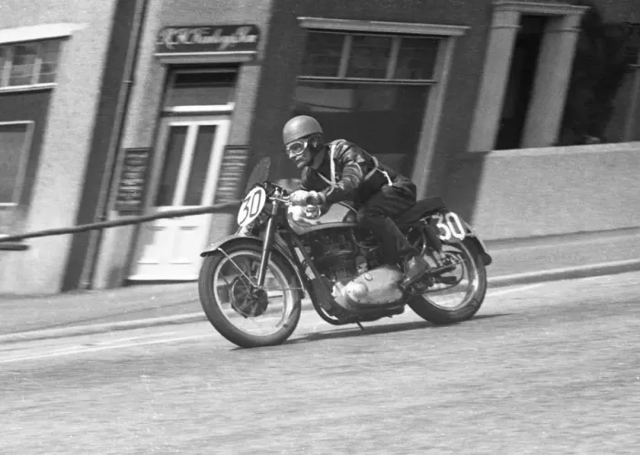 Framed Print : M R Baigent (BSA) on Bray Hill, 1954 Senior Clubman TT Framed Print : M R Baigent (BSA) on Bray Hill, 1954 Senior Clubman TT