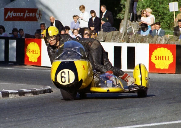 Mac Hobson & Geoff Atkinson (Cowie BSA) 1968 750 Sidecar TT