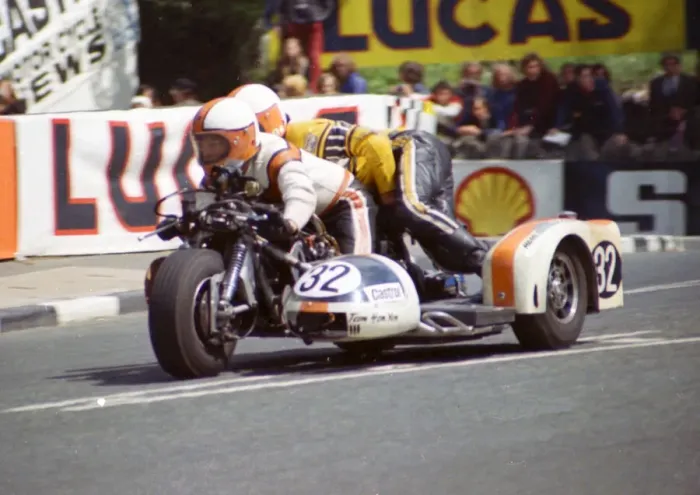 Framed Print : Mac Hobson & Stuart Collins (Hamilton Yamaha) 1974 500 Sidecar TT Framed Print : Mac Hobson & Stuart Collins (Hamilton Yamaha) 1974 500 Sidecar TT