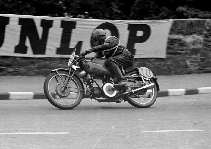 Framed Print : Bill Maddrick (Guzzi) 1952 Lightweight TT Framed Print : Bill Maddrick (Guzzi) 1952 Lightweight TT