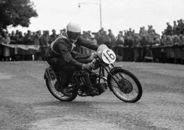 Framed Print : Bill Maddrick (MV) 1955 Ultra Lightweight TT Framed Print : Bill Maddrick (MV) 1955 Ultra Lightweight TT