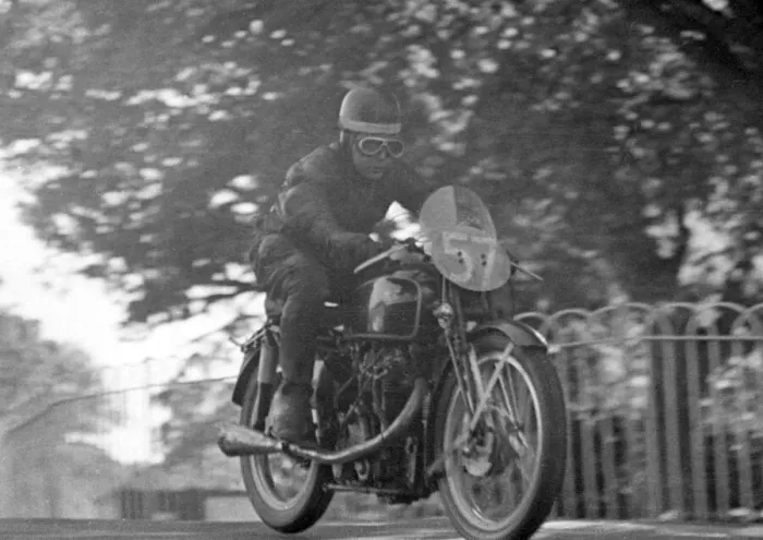 Framed Print : Bill Maddrick (Velocette) 1949 Junior TT Framed Print : Bill Maddrick (Velocette) 1949 Junior TT