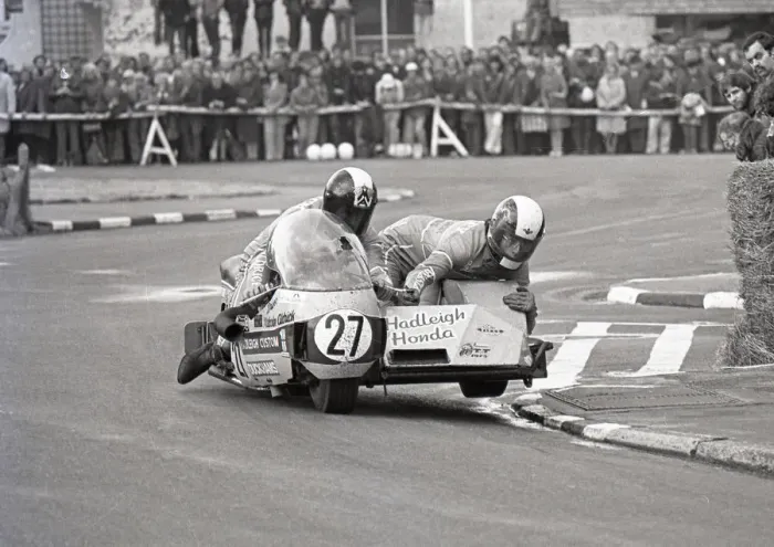 Framed Print : Malcolm Aldrick & Paul Beasley (Hadleigh Honda) 1975 1000 Sidecar TT Framed Print : Malcolm Aldrick & Paul Beasley (Hadleigh Honda) 1975 1000 Sidecar TT