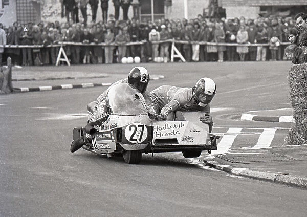 Malcolm Aldrick & Paul Beasley (Hadleigh Honda) 1975 1000 Sidecar TT