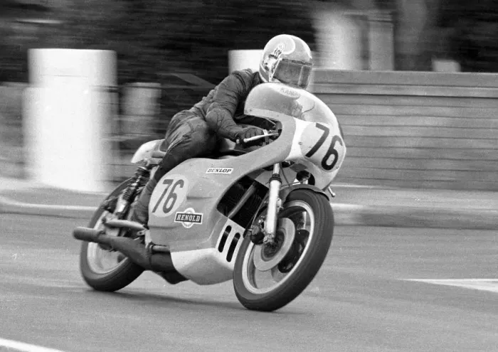 Framed Print : Malcolm Dunlop (Suzuki) 1983 Senior Manx Grand Prix Framed Print : Malcolm Dunlop (Suzuki) 1983 Senior Manx Grand Prix
