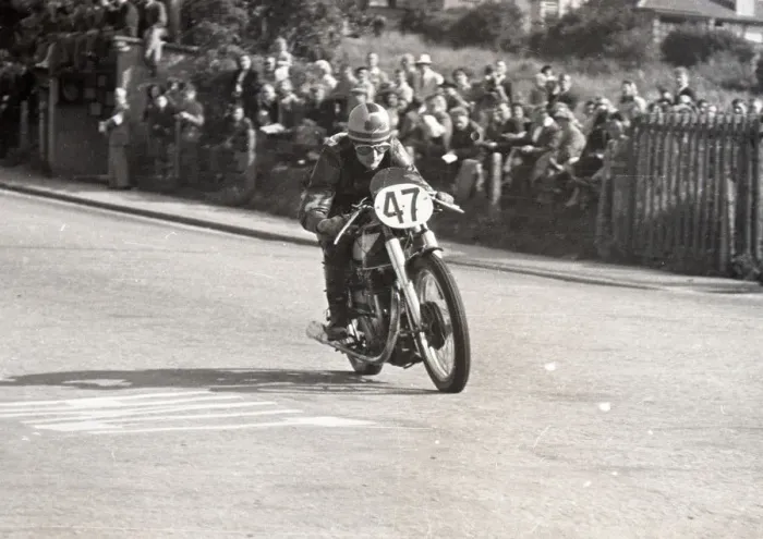 Framed Print : Malcolm Templeton (Norton) 1949 Junior Manx Grand Prix Framed Print : Malcolm Templeton (Norton) 1949 Junior Manx Grand Prix