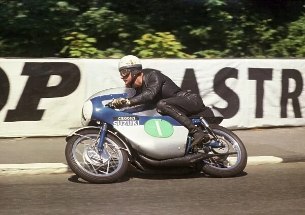 Malcolm Uphill (Crooks Suzuki) 1968 Lightweight TT