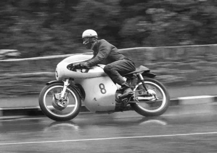 Framed Print : Malcolm Uphill (Norton) 1965 Senior Manx Grand Prix Framed Print : Malcolm Uphill (Norton) 1965 Senior Manx Grand Prix