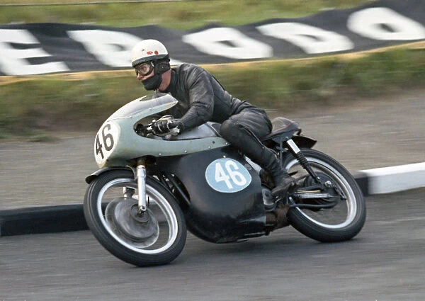 Malcolm Uphill (Norton) 1966 Junior TT