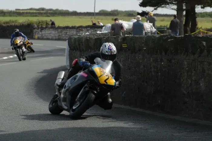 Framed Print : Mark Bamford (Suzuki) 2009 Southern 100