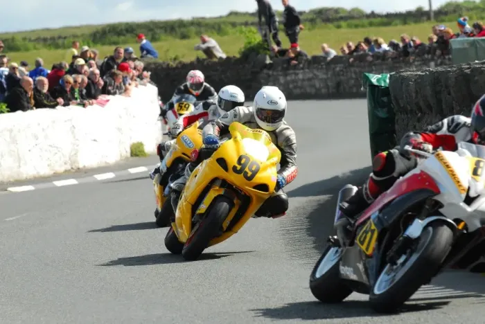 Framed Print : Mark Coggon (Suzuki) 2015 Southern 100 Framed Print : Mark Coggon (Suzuki) 2015 Southern 100