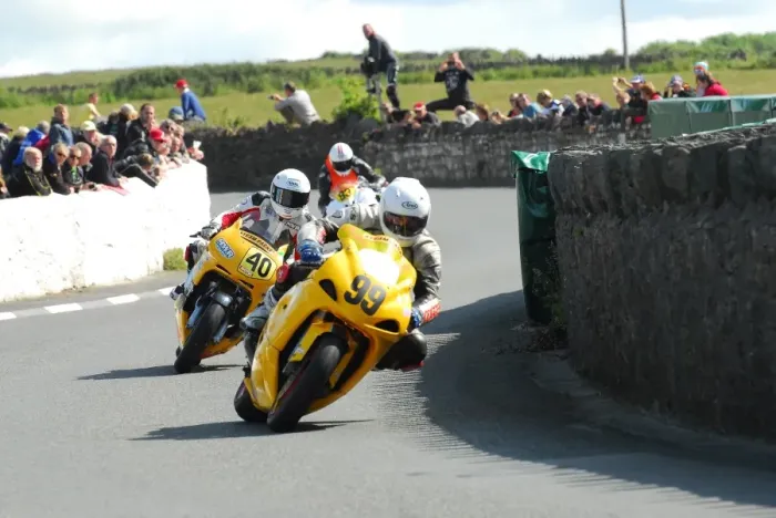 Framed Print : Mark Coggon (Suzuki) and Matt Mylchreest (Honda) 2015 Southern 100 Framed Print : Mark Coggon (Suzuki) and Matt Mylchreest (Honda) 2015 Southern 100