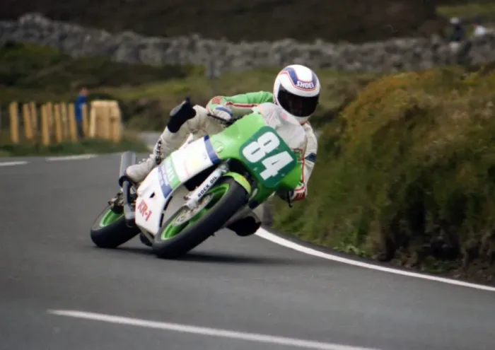 Framed Print : Mark Linscott (Kawasaki) 1989 Supersport 400 TT Framed Print : Mark Linscott (Kawasaki) 1989 Supersport 400 TT