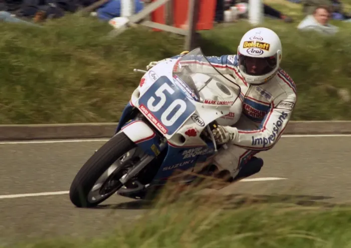 Framed Print : Mark Linscott (Suzuki) 1988 Production B TT Framed Print : Mark Linscott (Suzuki) 1988 Production B TT