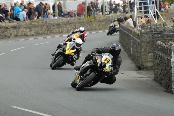 Framed Print : Mark Parrett (Yamaha) 2016 Southern 100 Framed Print : Mark Parrett (Yamaha) 2016 Southern 100