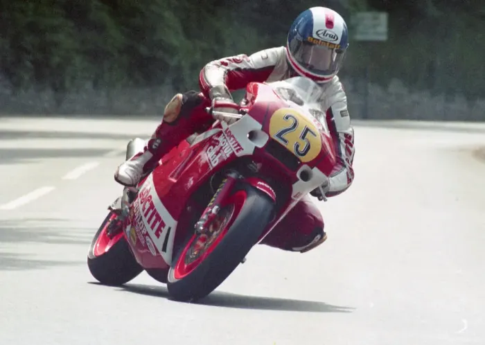 Framed Print : Mark Phillips (Bimota Yamaha) 1988 Senior TT Framed Print : Mark Phillips (Bimota Yamaha) 1988 Senior TT