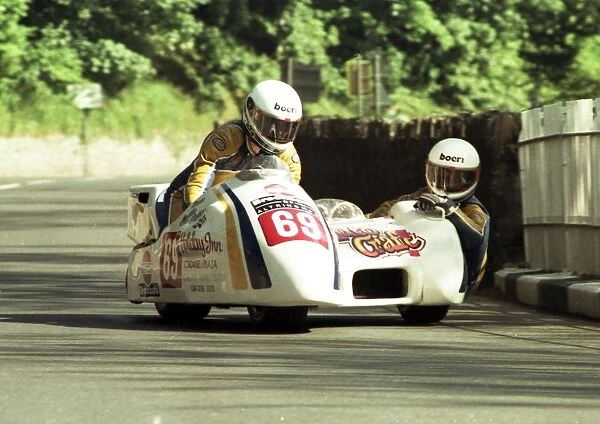 Martin Dwyer & Debee Statham (CWH Yamaha) 1989 Sidecar TT