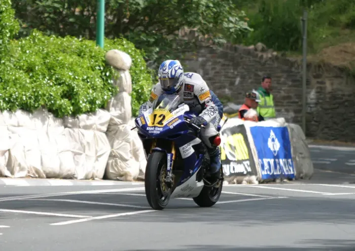 Framed Print : Martin Finnegan (Yamaha) 2004 Senior TT