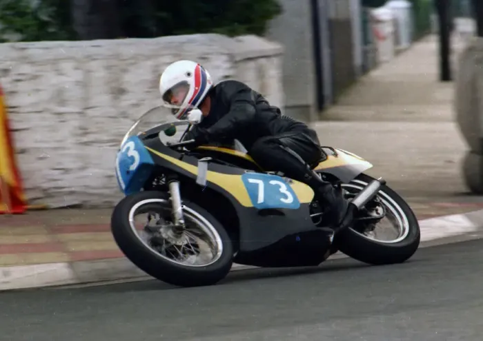 Framed Print : Martin Jennings (Yamaha) 1987 Junior Manx Grand Prix