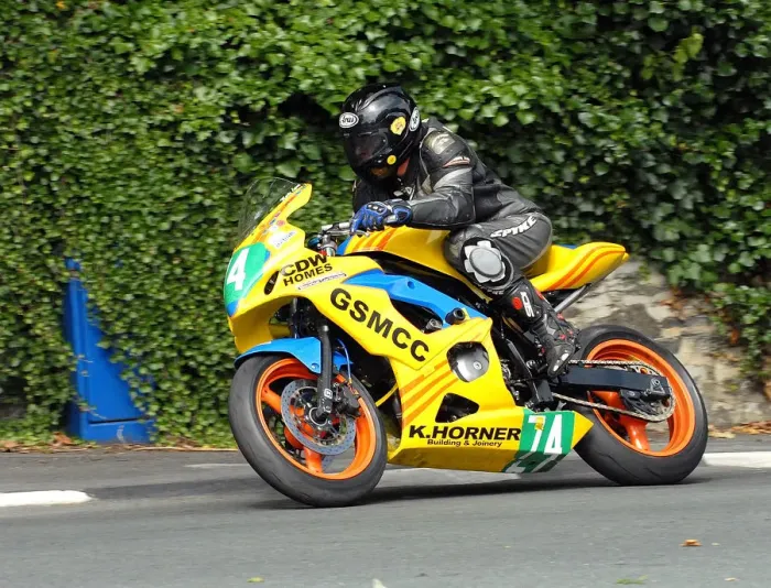 Framed Print : Martin Lyons (Suzuki) 2010 Ultra Lightweight Manx Grand Prix