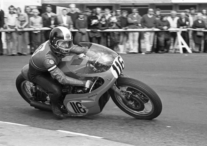 Framed Print : Martin Powell (Honda) 1975 Senior Manx Grand Prix Framed Print : Martin Powell (Honda) 1975 Senior Manx Grand Prix