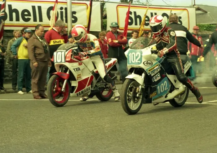 Framed Print : Mat Oxley (Honda) & Brian Reid (Yamaha) 1986 Production D TT Framed Print : Mat Oxley (Honda) & Brian Reid (Yamaha) 1986 Production D TT