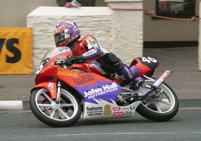 Framed Print : Matt Jackson (John Hall Honda) 1999 Ultra Lightweight TT