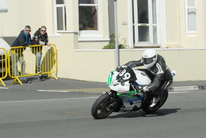 Framed Print : Matt Moore (Yamaha) 2016 Junior Manx Grand Prix