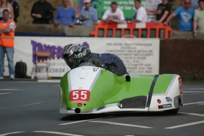 Framed Print : Matt Williams & Jo Williams (MR Equipe Suzuki) 2010 Sidecar A TT Framed Print : Matt Williams & Jo Williams (MR Equipe Suzuki) 2010 Sidecar A TT