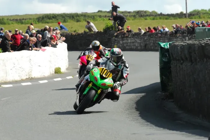 Framed Print : Matthew Rees (Kawasaki) and Jamie Hodson (Yamaha) 2015 Southern 100 Framed Print : Matthew Rees (Kawasaki) and Jamie Hodson (Yamaha) 2015 Southern 100
