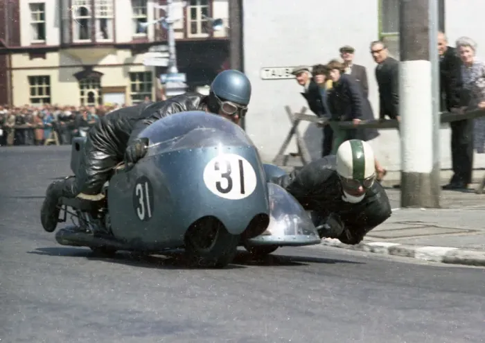Framed Print : Matty Mines & Geoff Davis (Matchless) 1971 500 Sidecar TT Framed Print : Matty Mines & Geoff Davis (Matchless) 1971 500 Sidecar TT