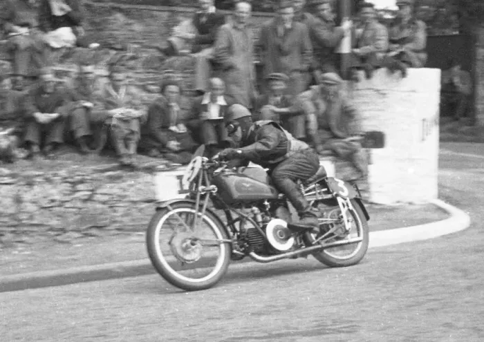Framed Print : Maurice Cann (Guzzi) 1947 Lightweight TT Framed Print : Maurice Cann (Guzzi) 1947 Lightweight TT