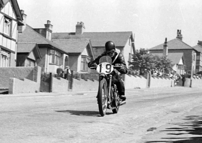 Framed Print : Maurice Cann (Guzzi) 1950 Junior TT Framed Print : Maurice Cann (Guzzi) 1950 Junior TT