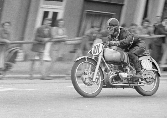 Framed Print : Maurice Chefneux (Douglas) 1950 Junior Clubman TT Framed Print : Maurice Chefneux (Douglas) 1950 Junior Clubman TT