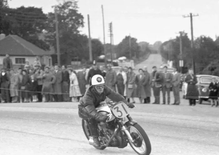 Framed Print : Maurice Gittins (Norton) 1957 Senior Manx Grand Prix Framed Print : Maurice Gittins (Norton) 1957 Senior Manx Grand Prix