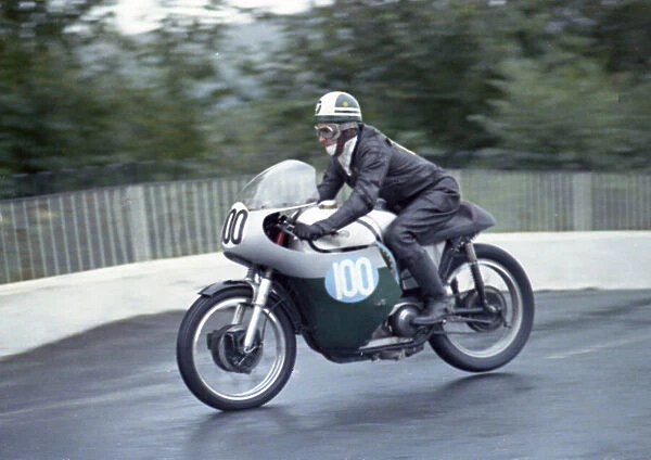 Maurice Hodges (Norton) 1967 Junior Manx Grand Prix