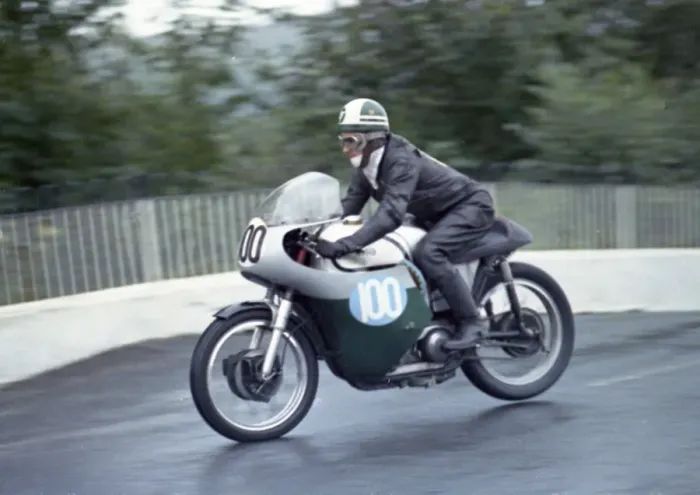 Framed Print : Maurice Hodges (Norton) 1967 Junior Manx Grand Prix Framed Print : Maurice Hodges (Norton) 1967 Junior Manx Grand Prix