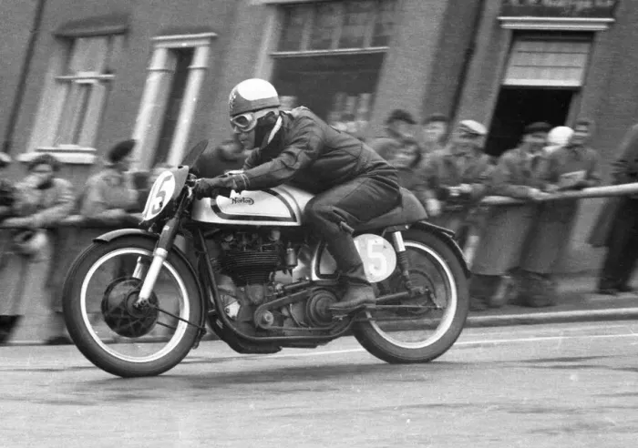 Framed Print : Maurice Pizzey (Norton) 1956 Junior TT Framed Print : Maurice Pizzey (Norton) 1956 Junior TT