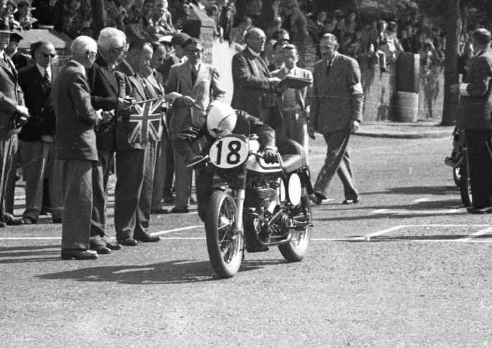 Framed Print : Maurie Quincey (Norton) 1954 Junior TT Framed Print : Maurie Quincey (Norton) 1954 Junior TT