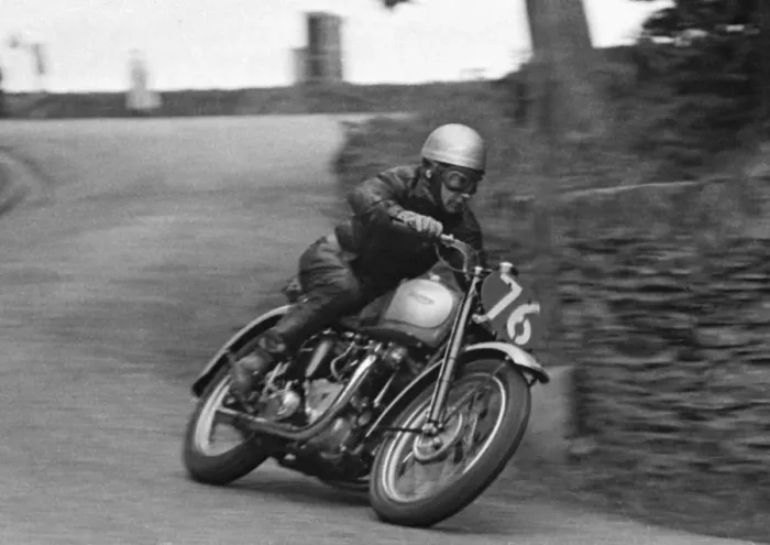 Framed Print : Bill McVeigh (Triumph) 1948 Senior Clubman TT Framed Print : Bill McVeigh (Triumph) 1948 Senior Clubman TT