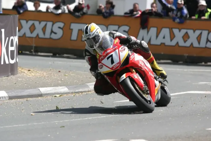 Framed Print : Michael Dunlop (Honda) 2010 Senior TT Framed Print : Michael Dunlop (Honda) 2010 Senior TT