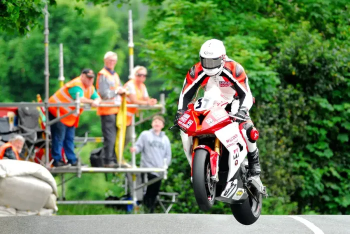 Framed Print : Michael Evans (BMW) 2018 Senior TT Framed Print : Michael Evans (BMW) 2018 Senior TT