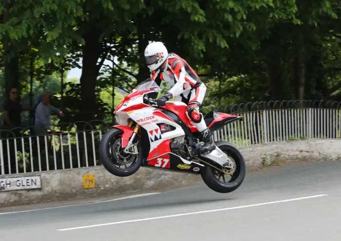 Framed Print : Michael Evans (BMW) 2018 Superbike TT Framed Print : Michael Evans (BMW) 2018 Superbike TT