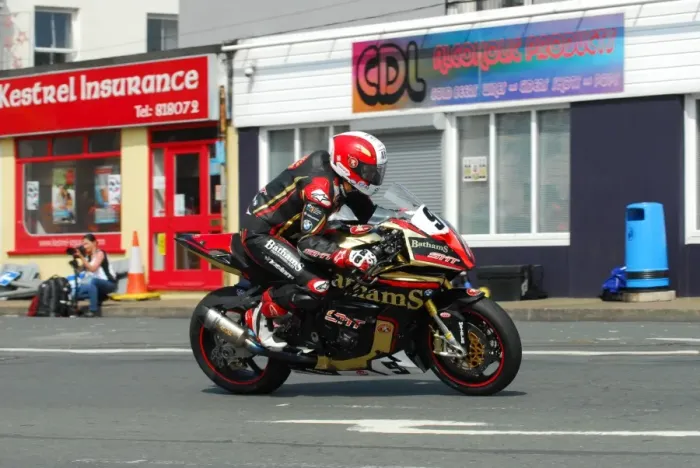Framed Print : Michael Rutter (BMW) 2016 Senior TT Framed Print : Michael Rutter (BMW) 2016 Senior TT