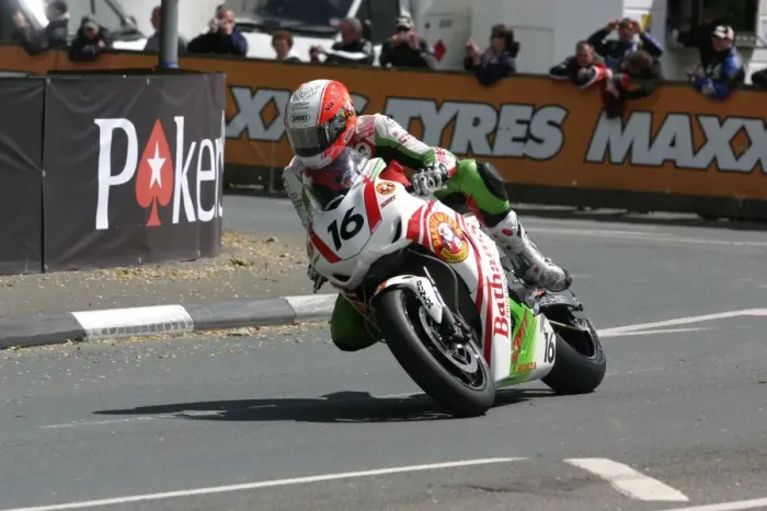 Framed Print : Michael Rutter (Honda) 2010 Senior TT Framed Print : Michael Rutter (Honda) 2010 Senior TT
