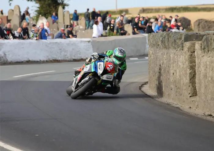 Framed Print : Michael Sweeney (BMW) 2018 Southern 100 Framed Print : Michael Sweeney (BMW) 2018 Southern 100