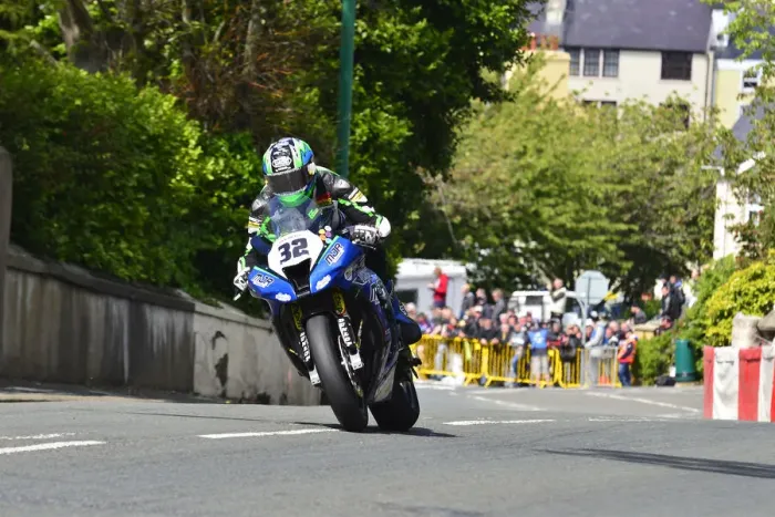 Framed Print : Michael Sweeny (Kawasaki) 2015 Superbike TT Framed Print : Michael Sweeny (Kawasaki) 2015 Superbike TT