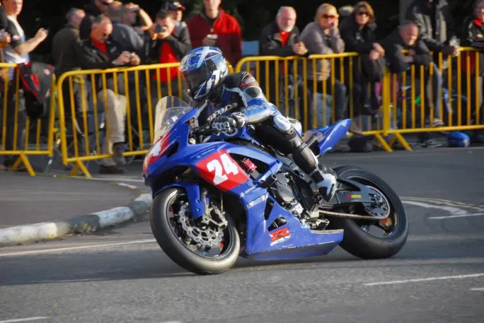 Framed Print : Michael Watt (Suzuki) 2014 Newcomers A Manx Grand Prix