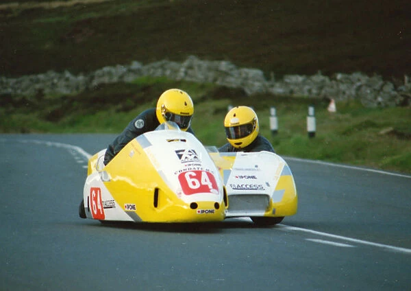 Michel Jacques-Jean & Gerard Barbe (Baker Yamaha) 2000 Sidecar TT