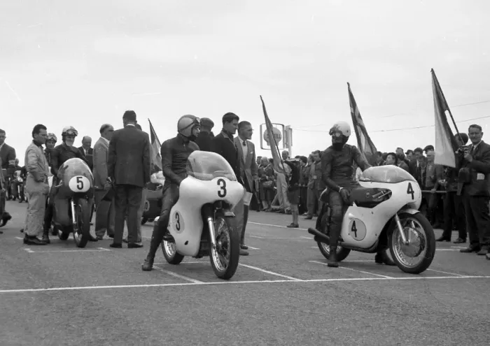 Framed Print : Michelle Duff (Matchless) and John Hartle (Gilera) 1963 Senior TT Framed Print : Michelle Duff (Matchless) and John Hartle (Gilera) 1963 Senior TT
